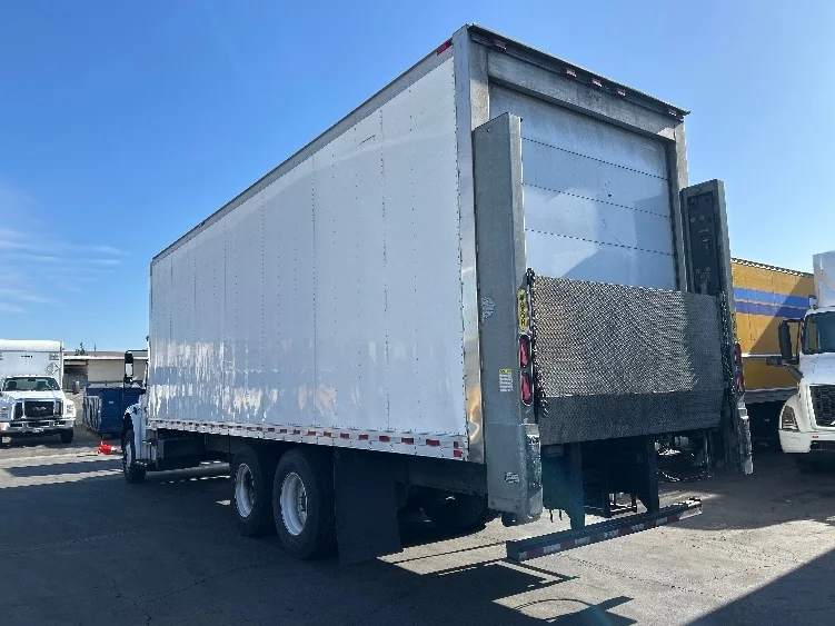2019 Freightliner M2 106 - image 6