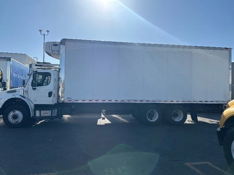 2019 Freightliner M2 106 - image 4