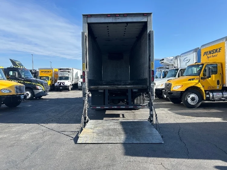 2019 Freightliner M2 106 - image 8