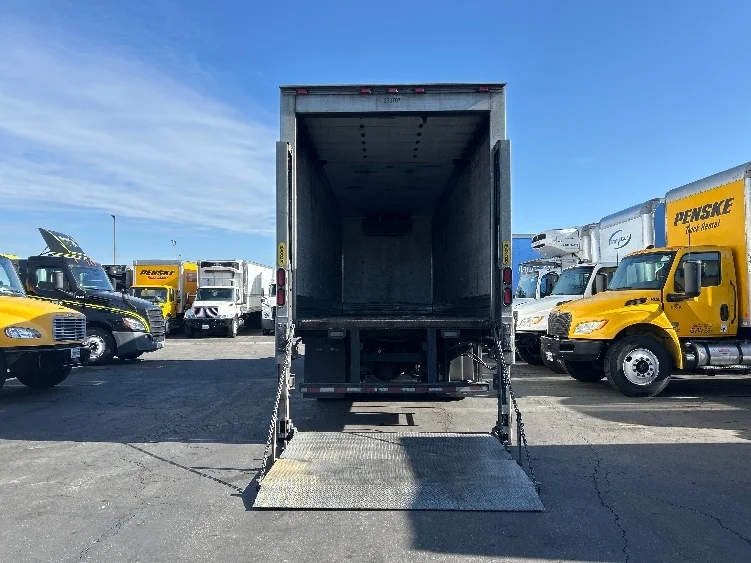 2019 Freightliner M2 106 - image 9