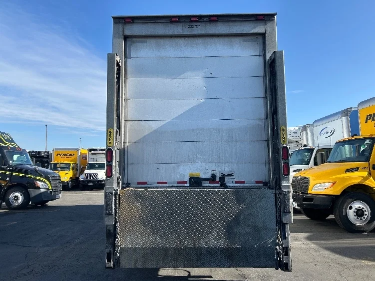 2019 Freightliner M2 106 - image 7