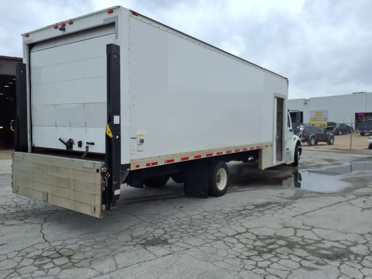 2019 Freightliner M2 106 - image 4