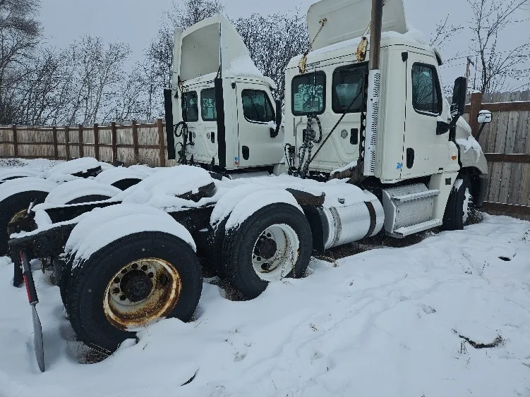 2012 Freightliner Cascadia - image 7