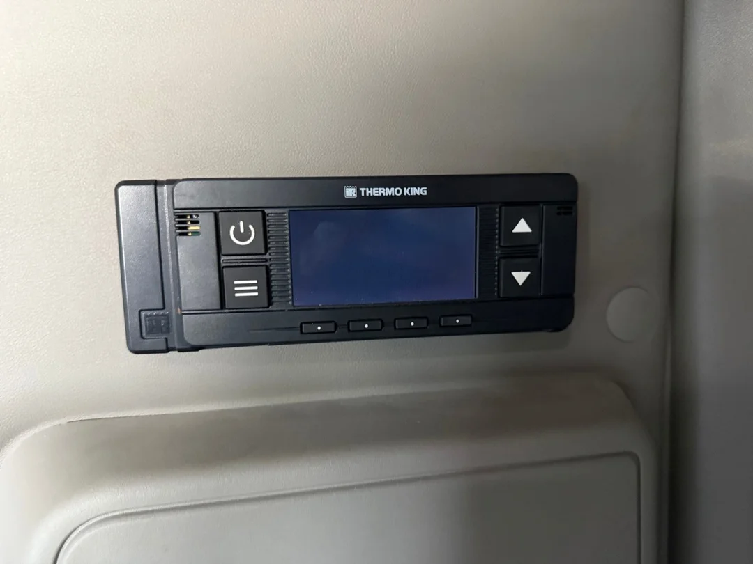 2025 International LT - image 8