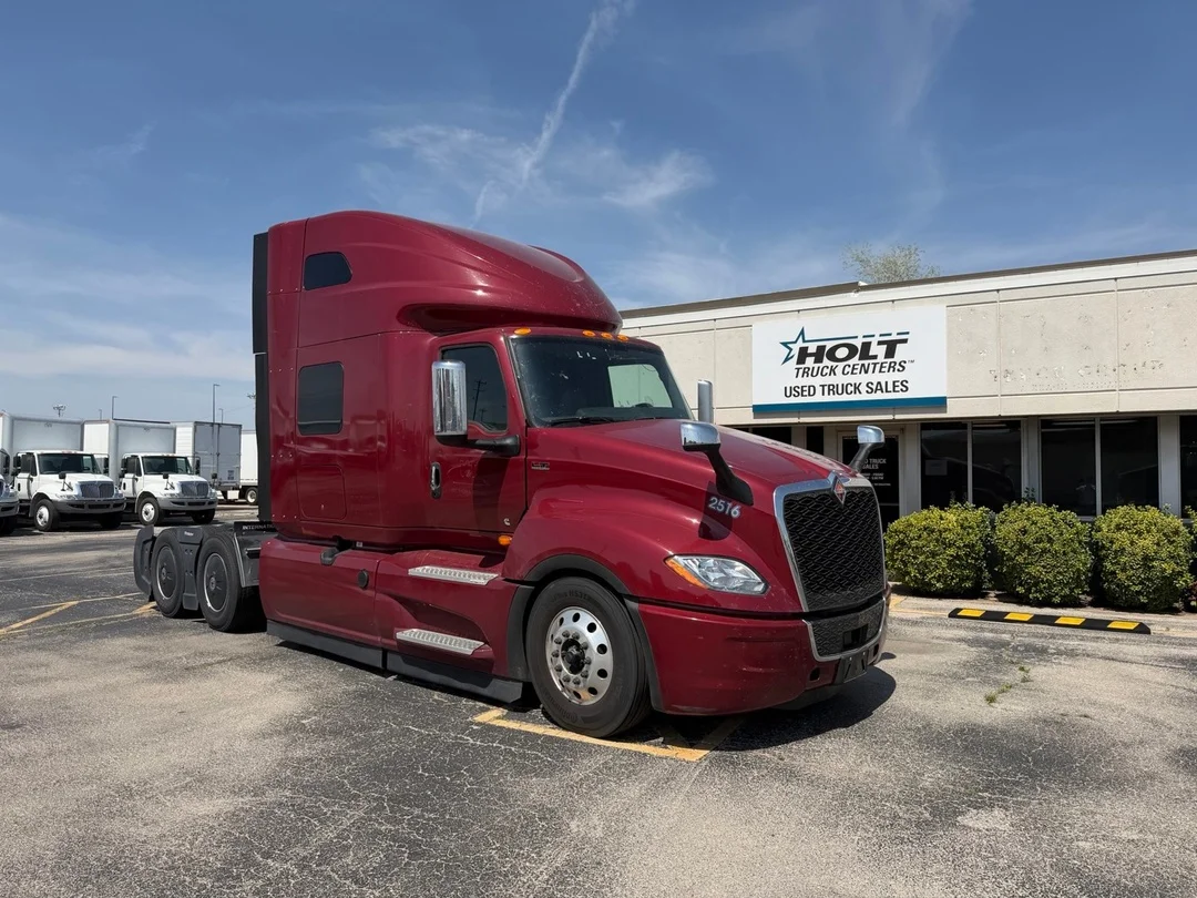 2025 International LT - image 9