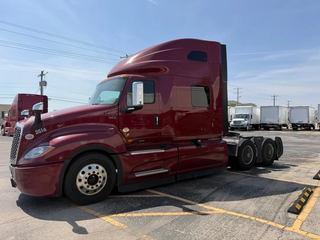 2025 International LT - image 10