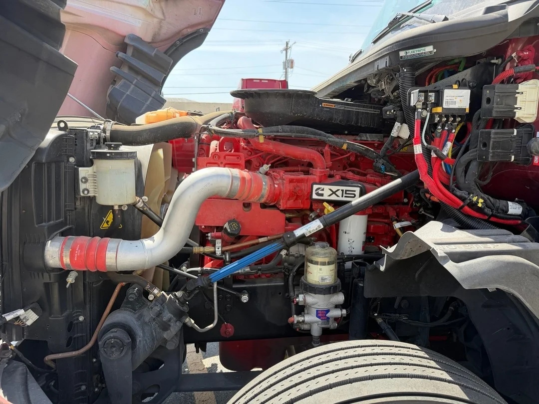 2025 International LT - image 1