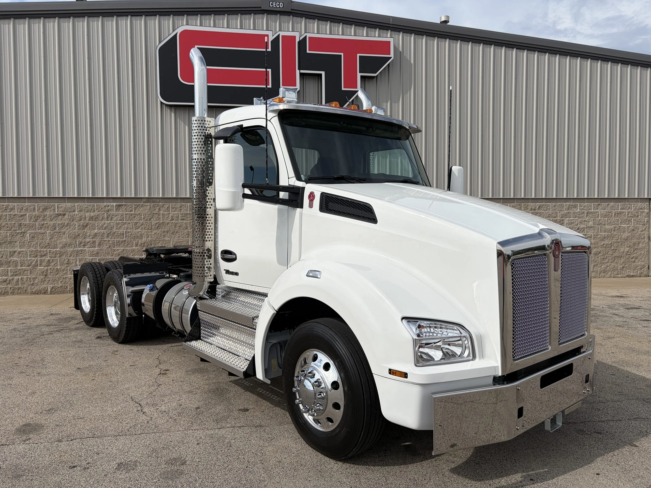 2027 Kenworth T880 in Morton, IL — photo 3