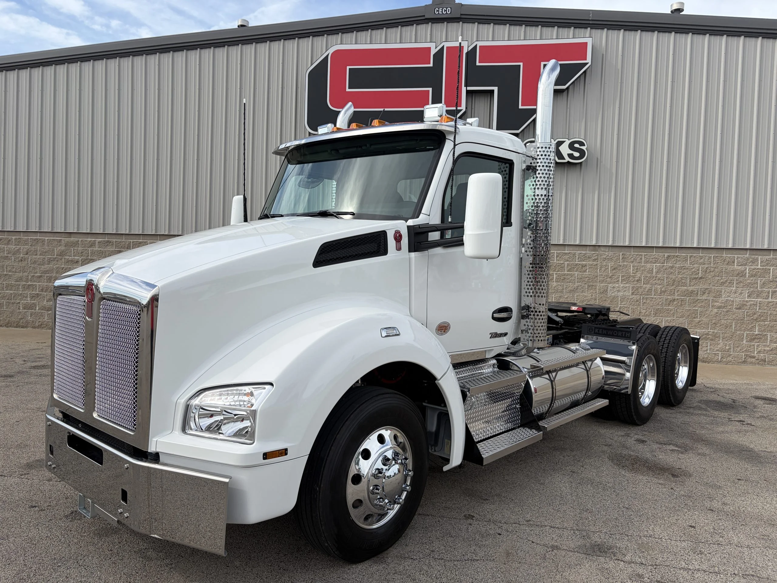 2027 Kenworth T880 in Morton, IL