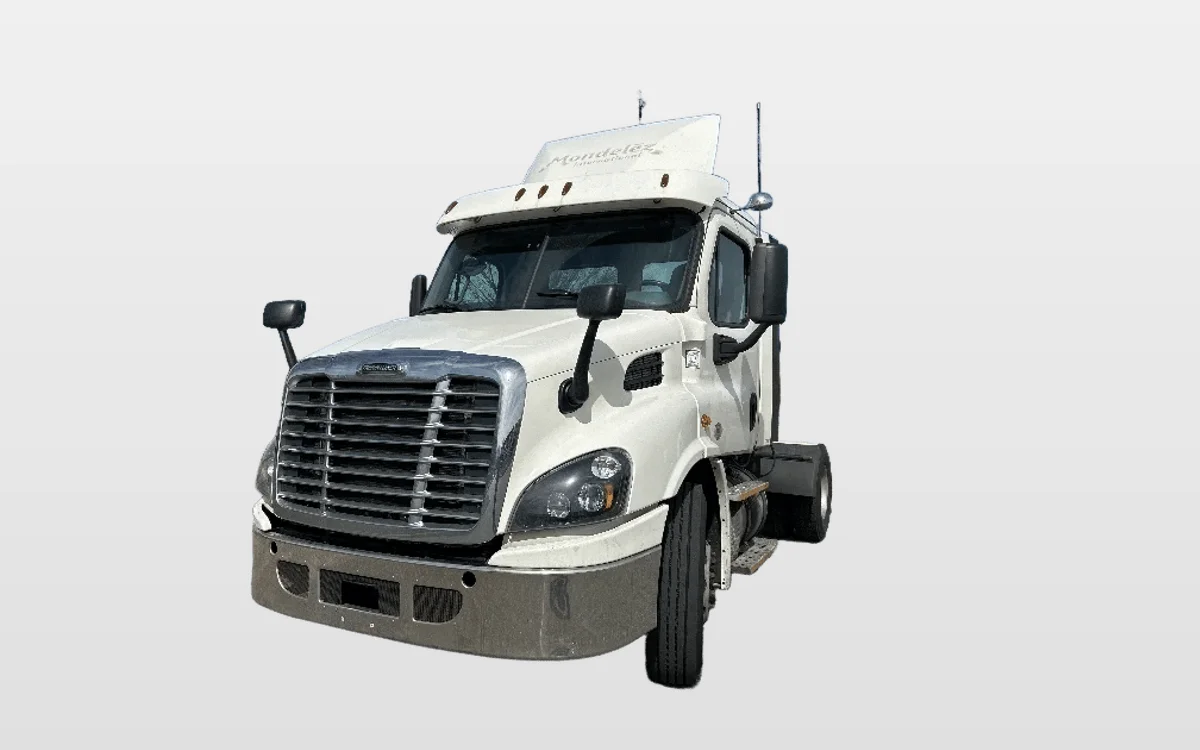 2017 Freightliner Cascadia - image 1