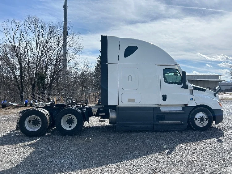 2023 Freightliner Cascadia in Salem, VA — photo 8