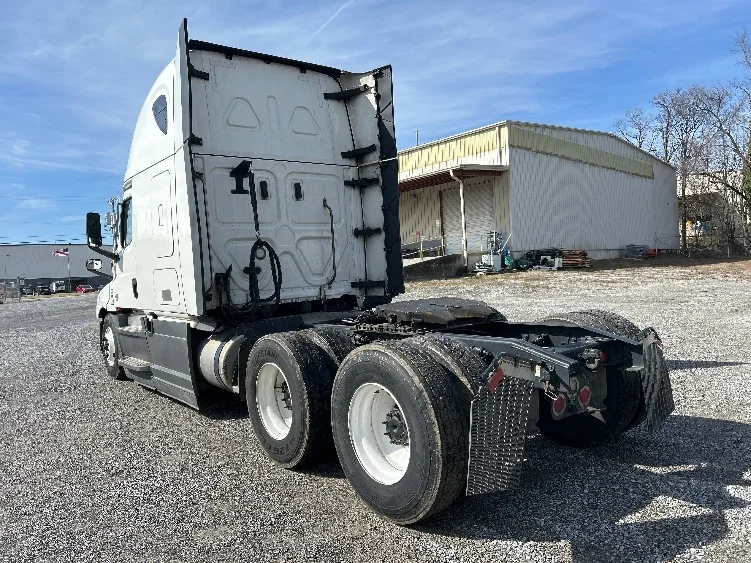 2023 Freightliner Cascadia in Salem, VA — photo 5