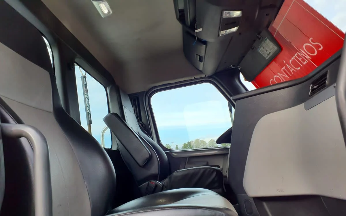 2021 Freightliner Cascadia - image 10