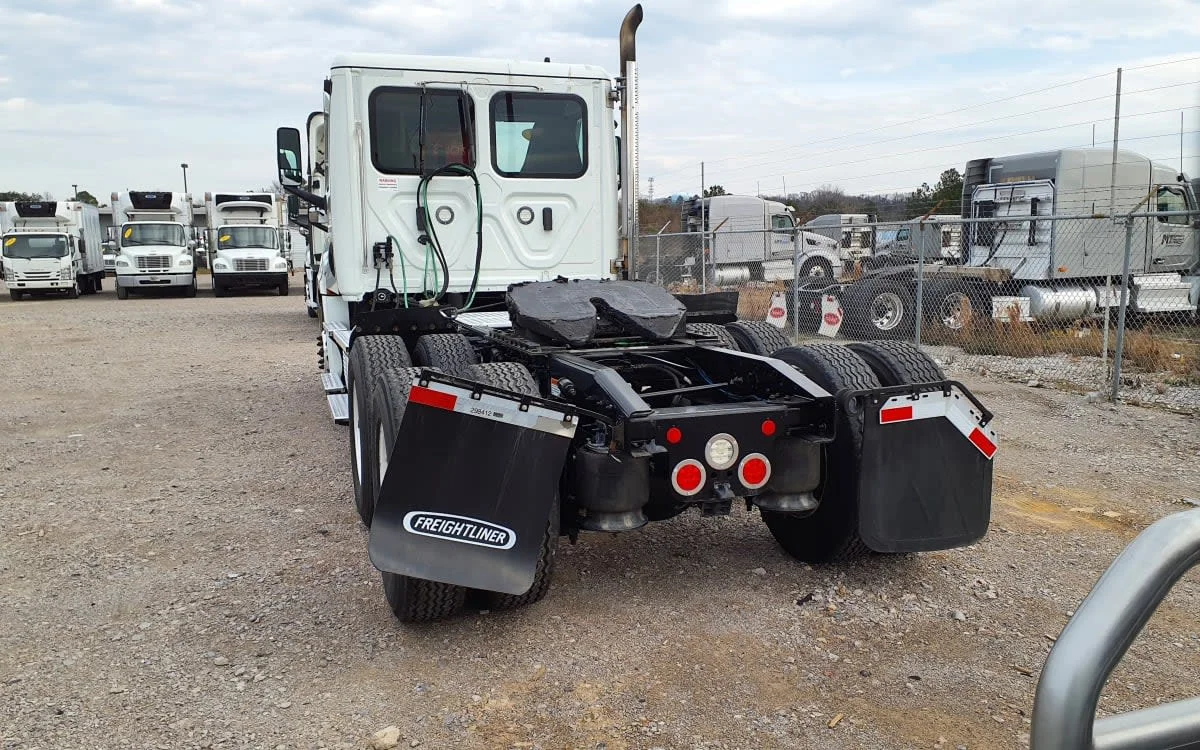 2021 Freightliner Cascadia - image 5