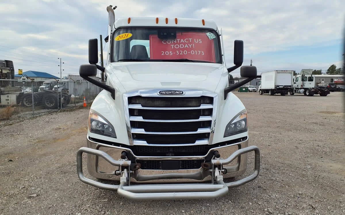 2021 Freightliner Cascadia - image 2