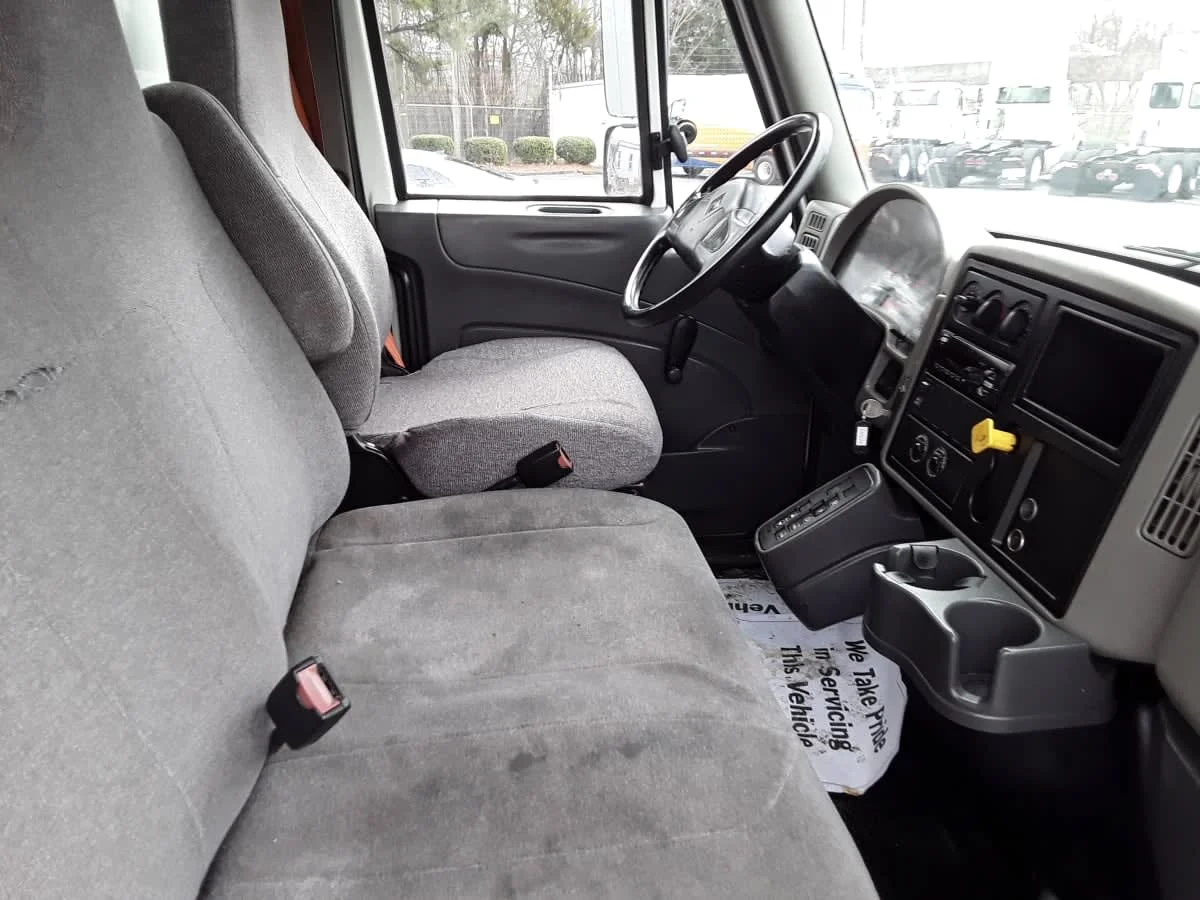 2018 International 4300 - image 11