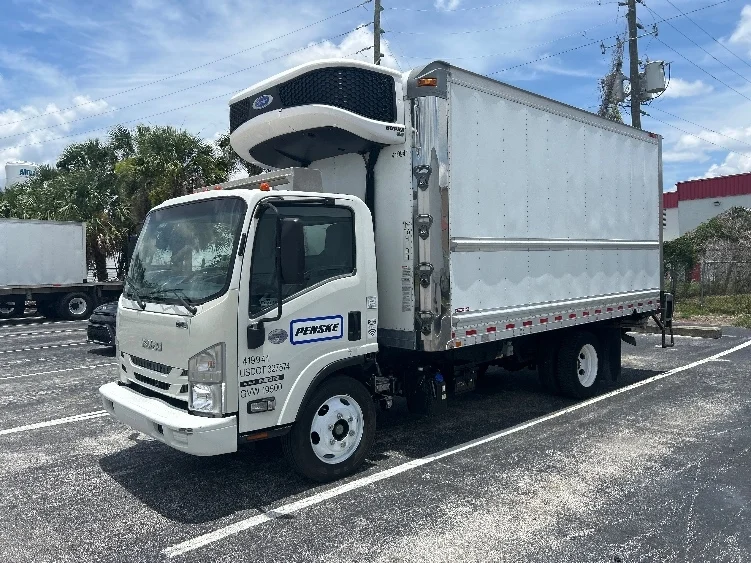 2022 Isuzu NRR in Orlando, FL — photo 3