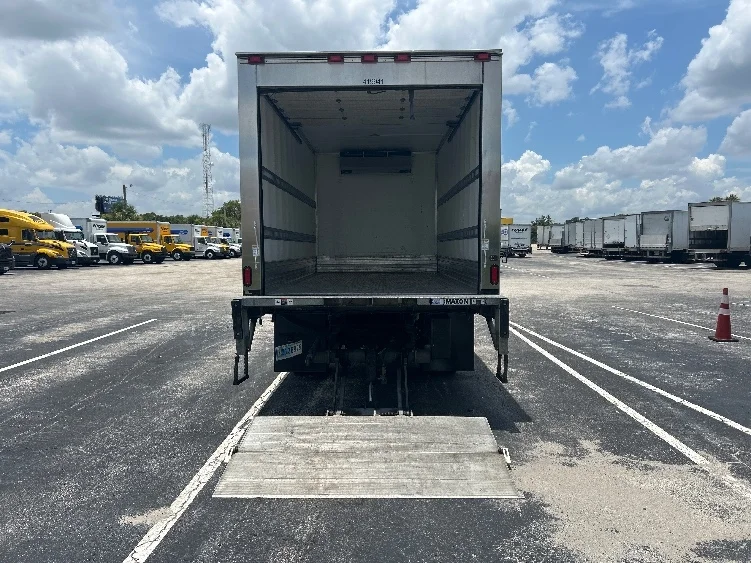 2022 Isuzu NRR in Orlando, FL — photo 9