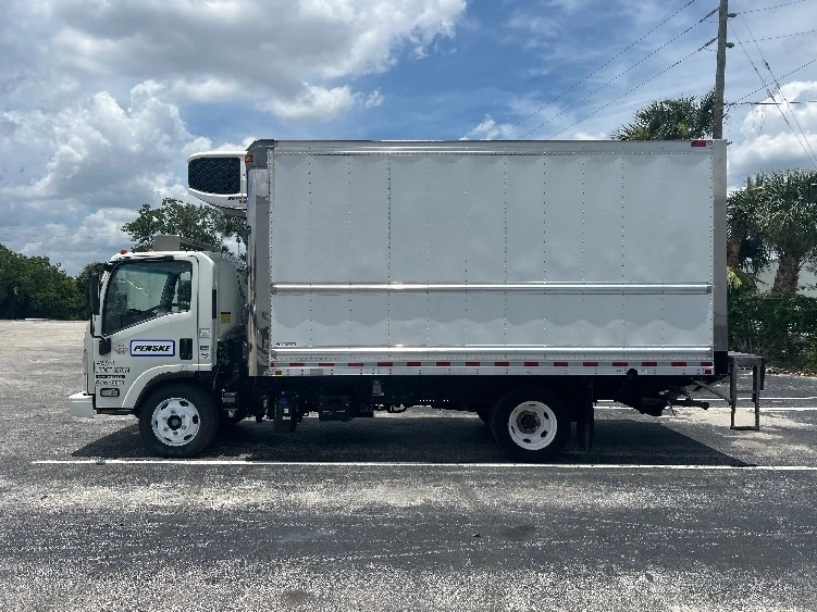 2022 Isuzu NRR in Orlando, FL — photo 4