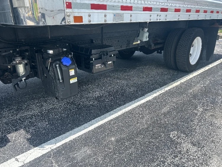 2022 Isuzu NRR in Orlando, FL — photo 5