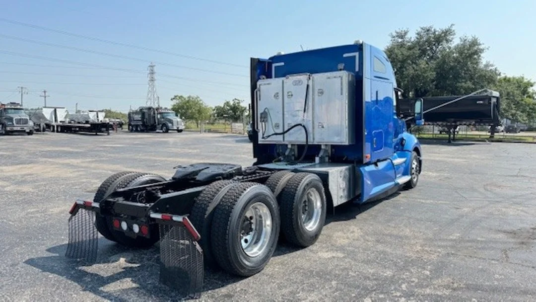 2021 Kenworth T680 - image 6