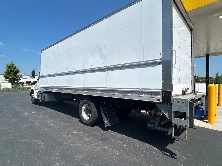 2019 Hino 268 in Indianapolis, IN — photo 6