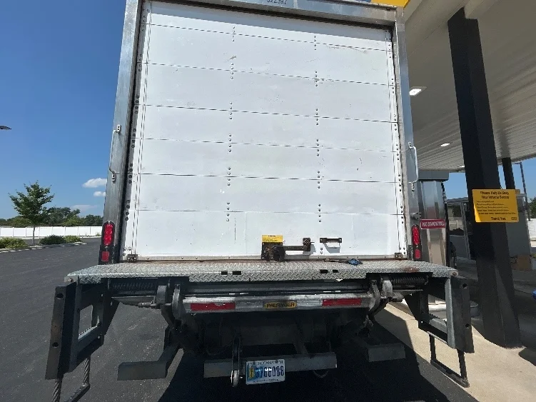 2019 Hino 268 in Indianapolis, IN — photo 7