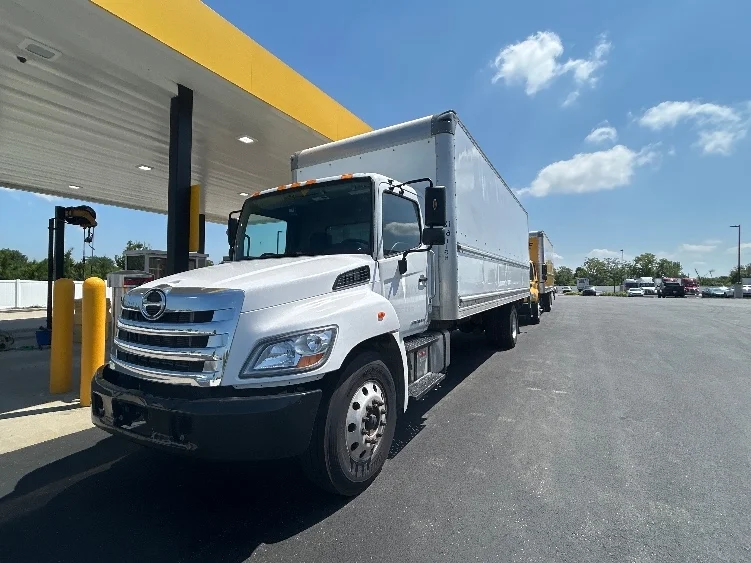 2019 Hino 268 in Indianapolis, IN — photo 3