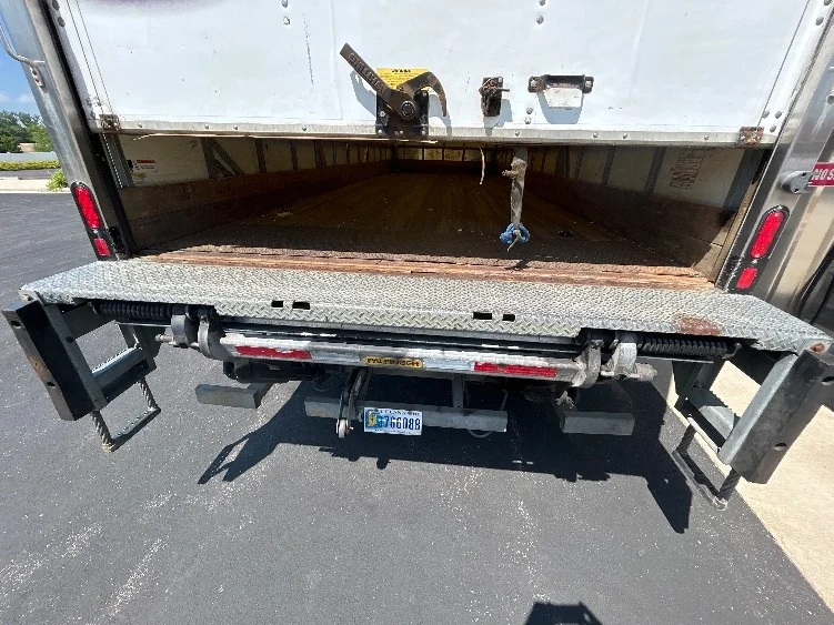 2019 Hino 268 in Indianapolis, IN — photo 10