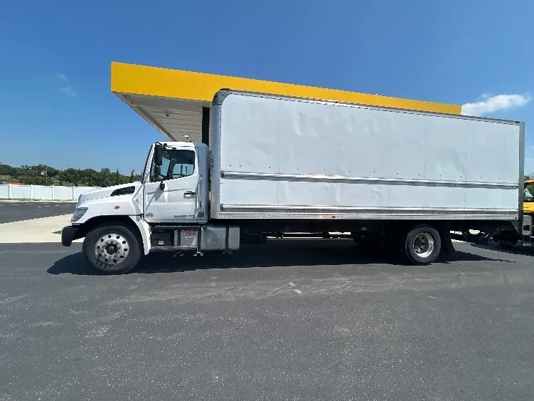 2019 Hino 268 in Indianapolis, IN — photo 4
