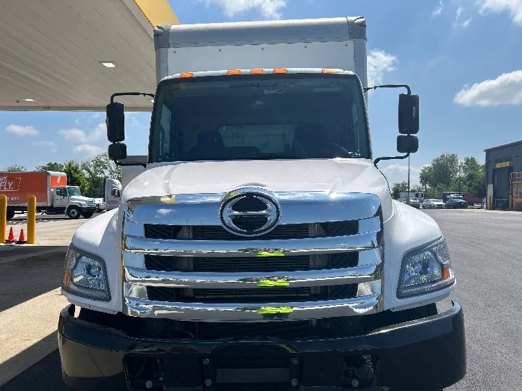 2019 Hino 268 in Indianapolis, IN — photo 2