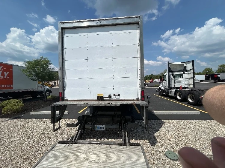 2019 Hino 268 in Indianapolis, IN — photo 9