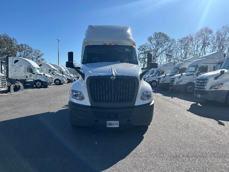 2023 International LT in Jacksonville, FL — photo 2