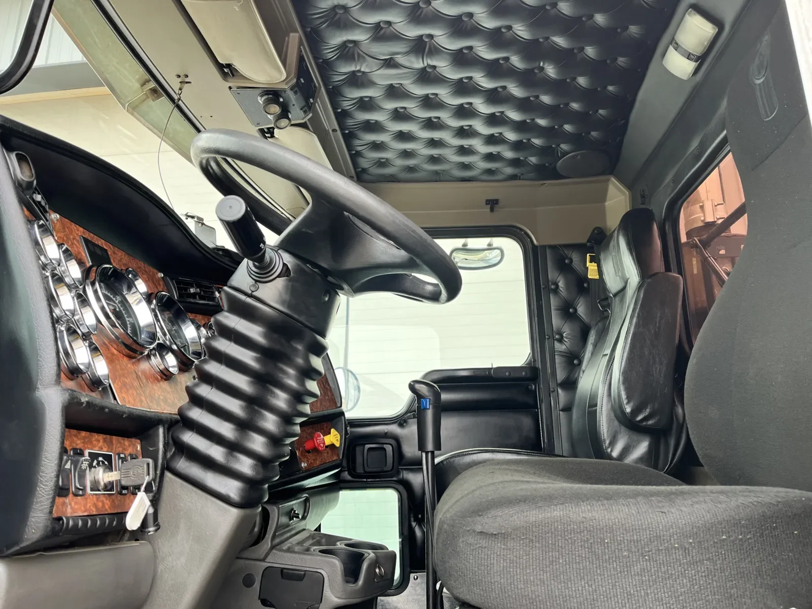 2005 Kenworth W900 - image 14