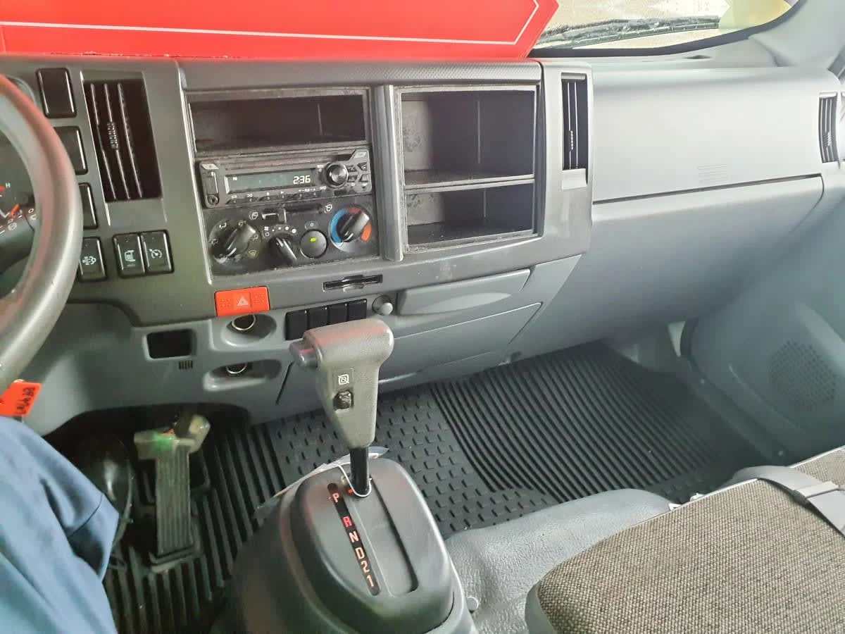 2019 Isuzu NRR - image 12