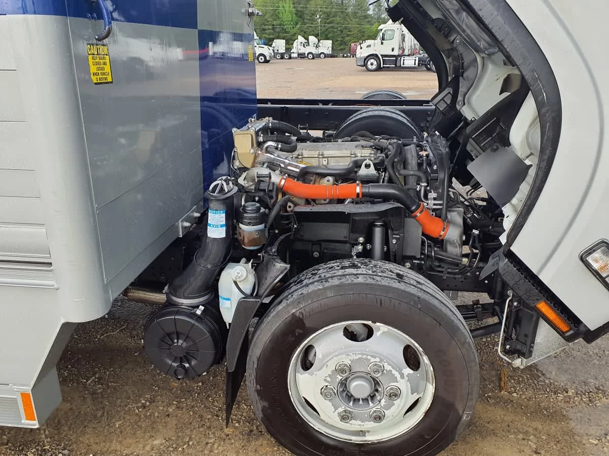 2019 Isuzu NRR - image 10