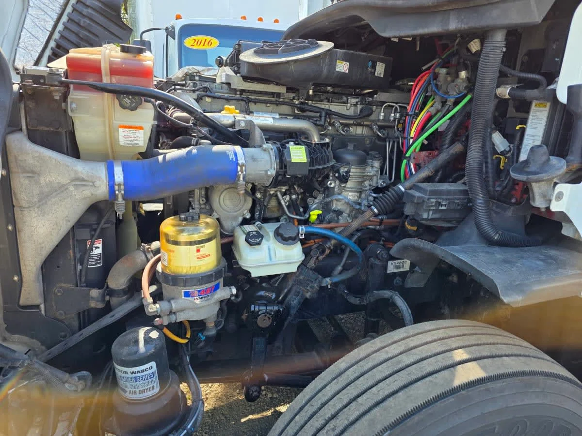 2019 Freightliner Cascadia - image 8