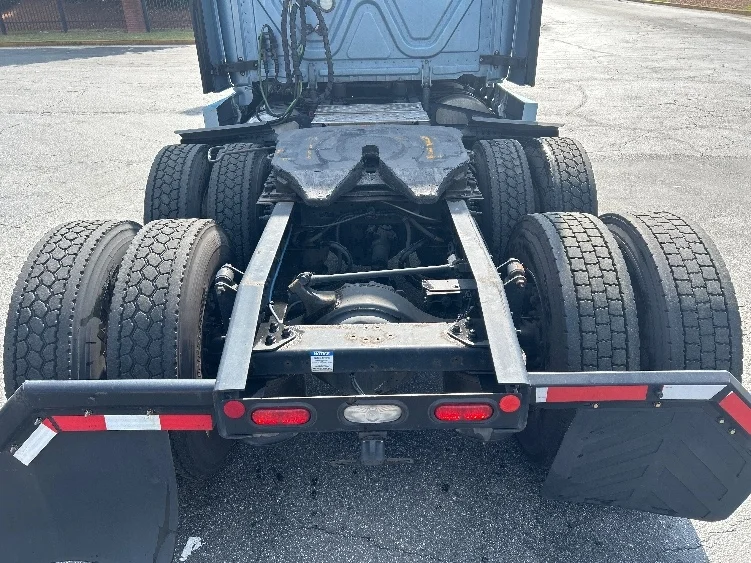 2022 Freightliner Cascadia - image 6