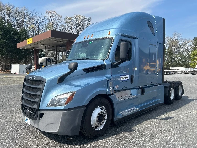 2022 Freightliner Cascadia - image 3