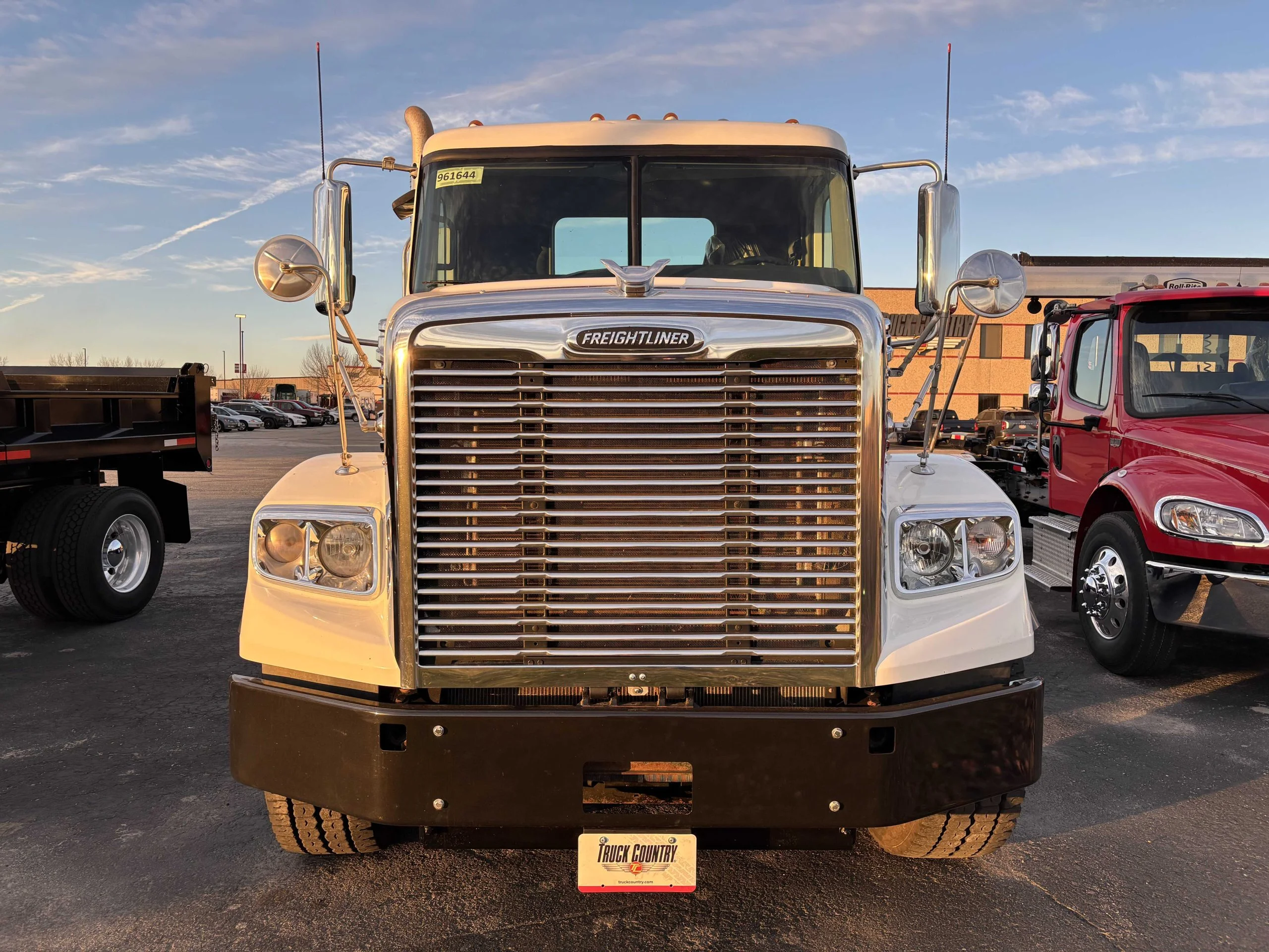 2014 Freightliner 122SD in Decorah, IA — photo 2