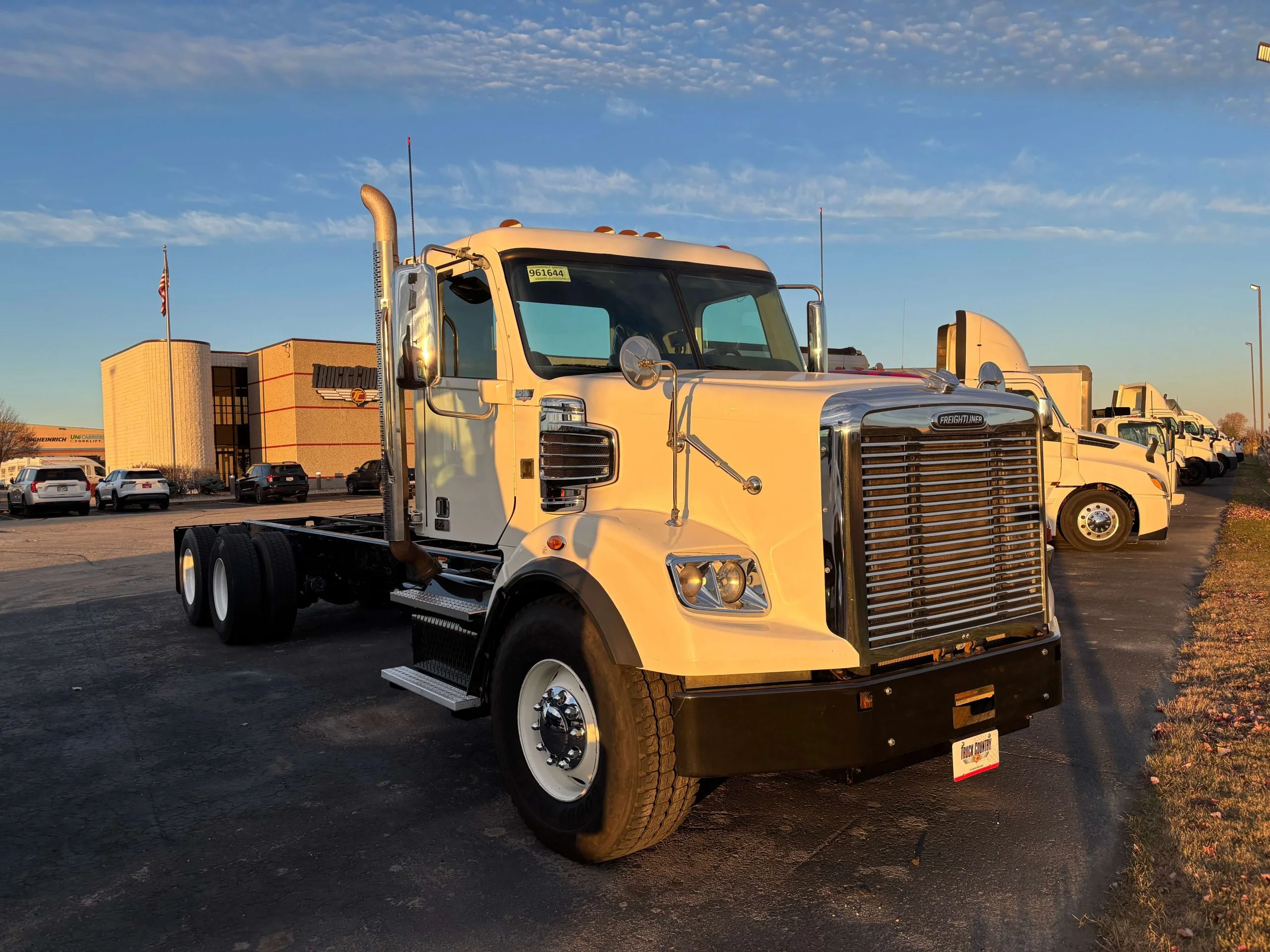 2014 Freightliner 122SD in Decorah, IA — photo 3