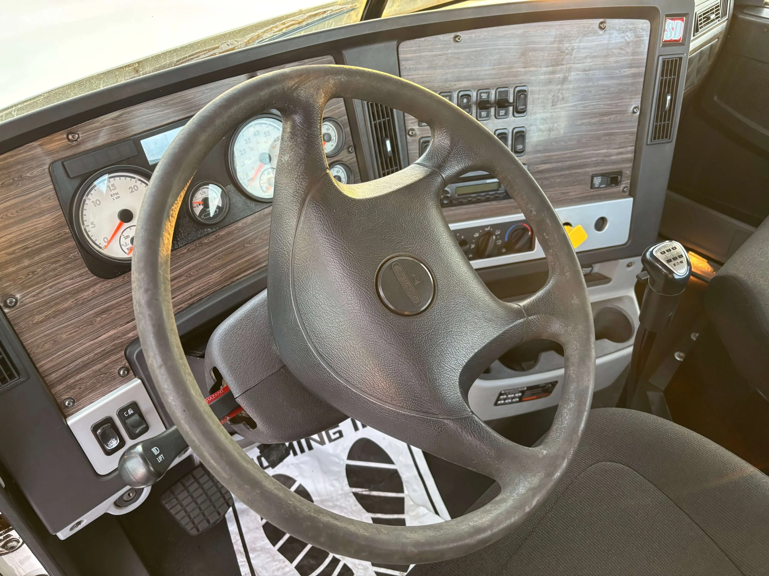 2014 Freightliner 122SD in Decorah, IA — photo 4