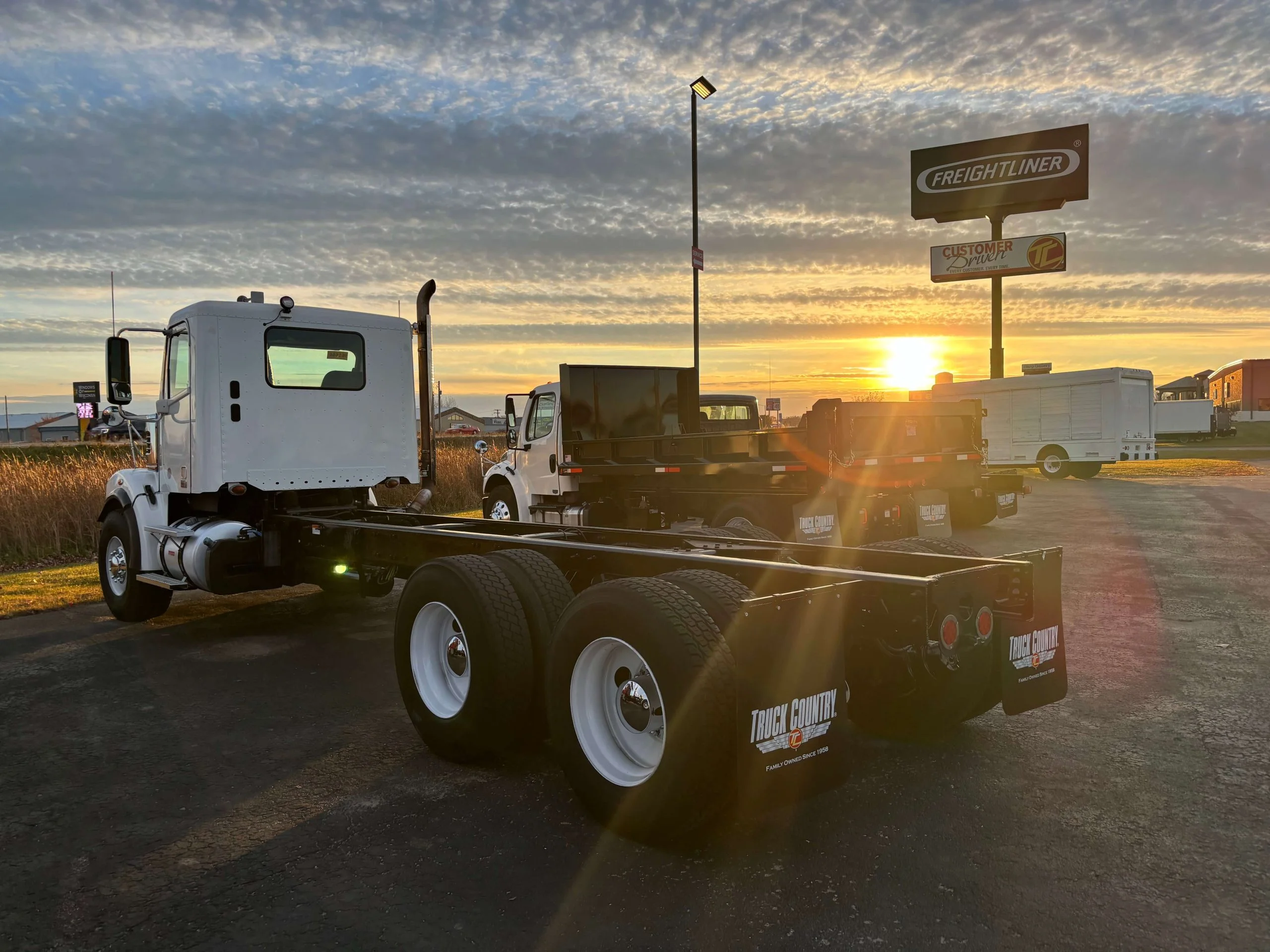 2014 Freightliner 122SD in Decorah, IA — photo 5