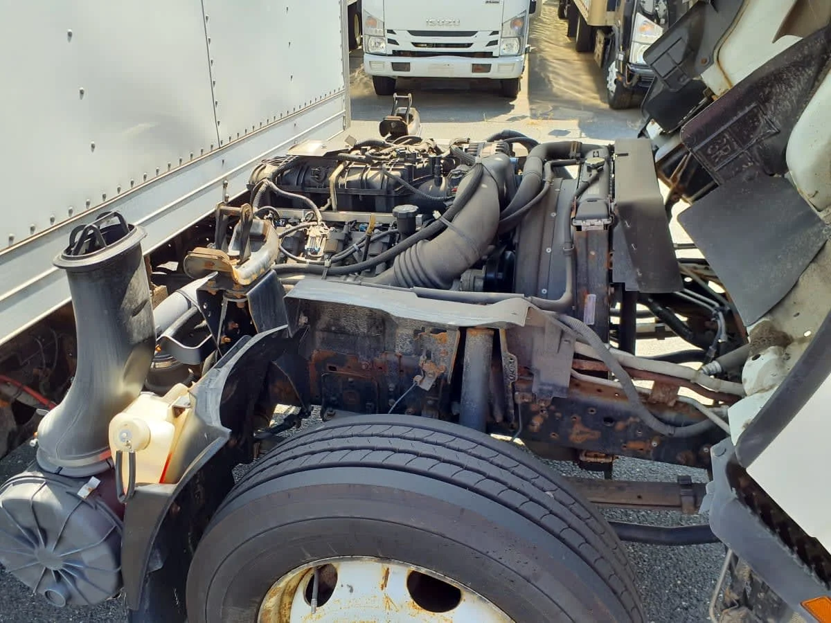 2020 Isuzu NPR - image 12