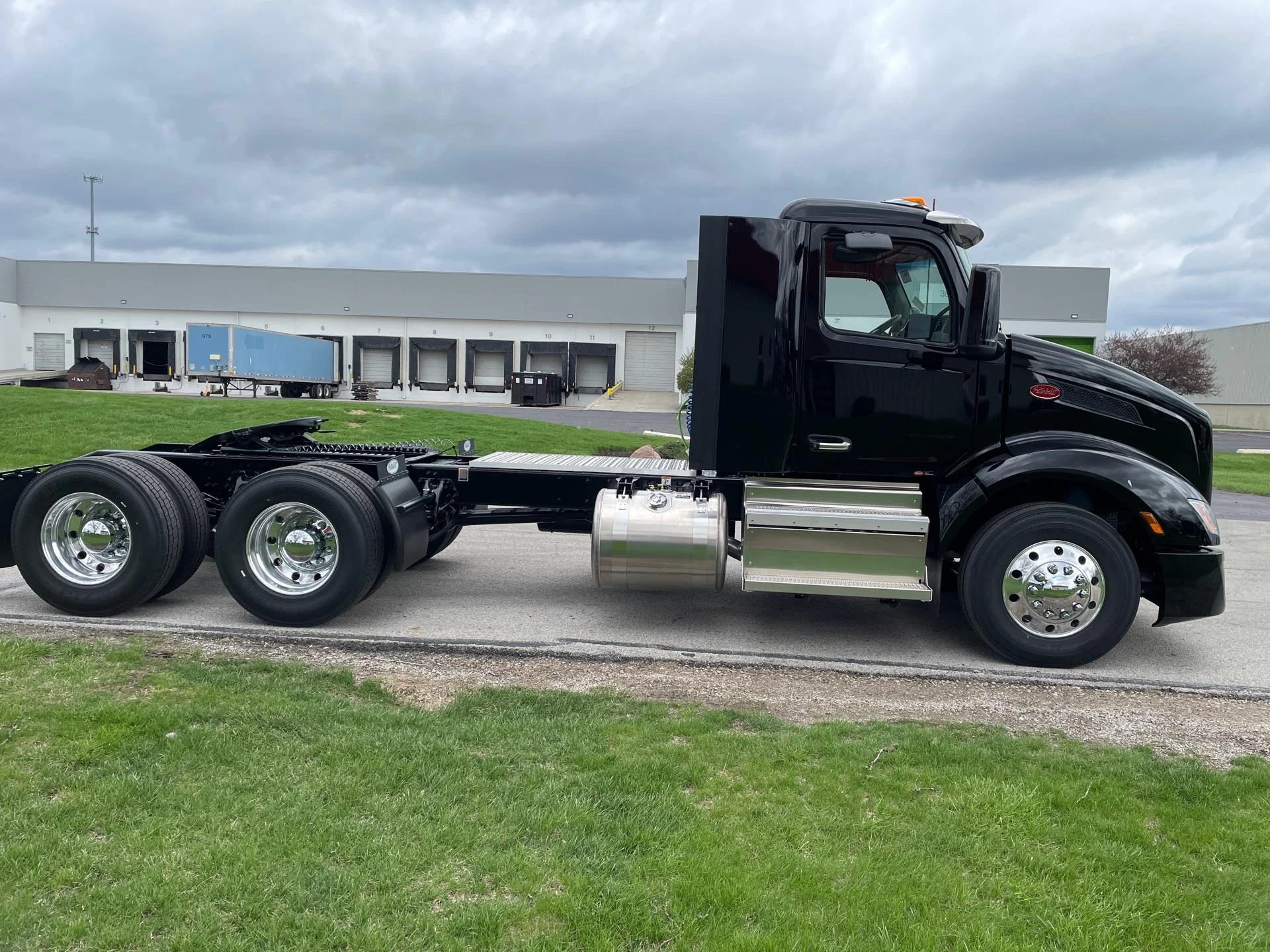 2027 Peterbilt 579 in Etna, OH — photo 4