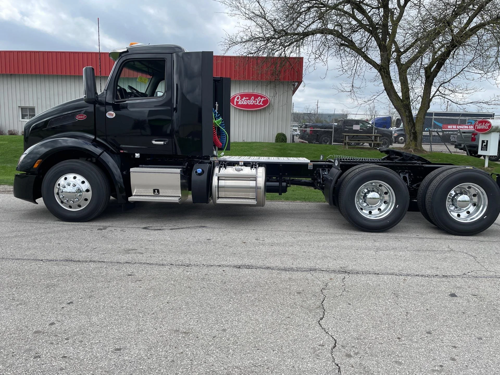 2027 Peterbilt 579 in Etna, OH — photo 2