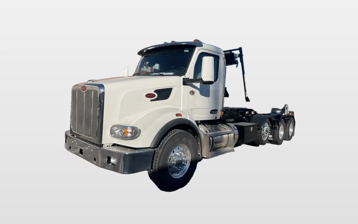 2025 PETERBILT 567 - image 1