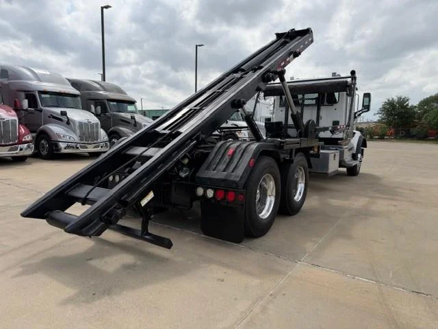2019 Peterbilt 567 - image 39