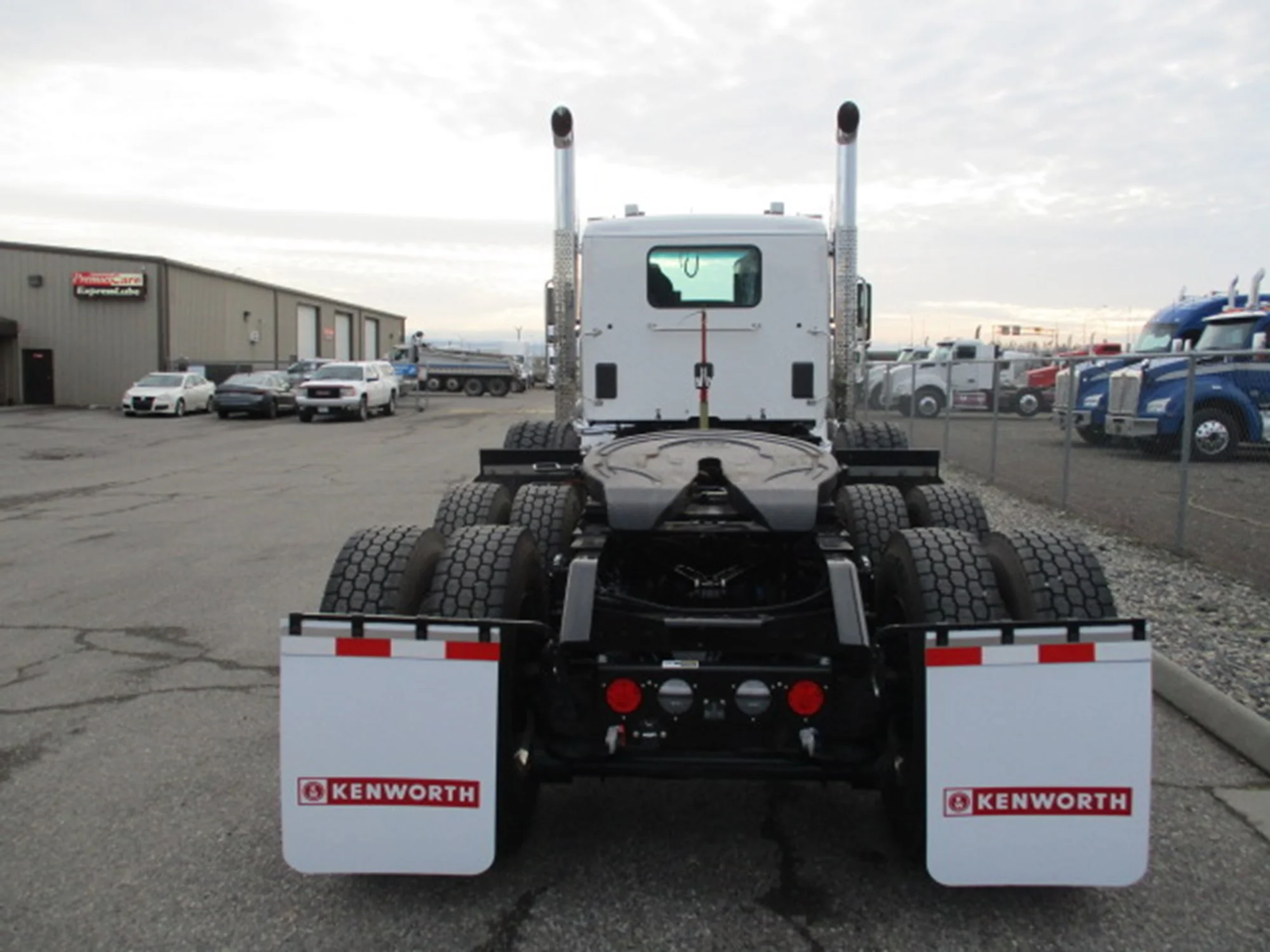 2027 Kenworth T880 - image 3