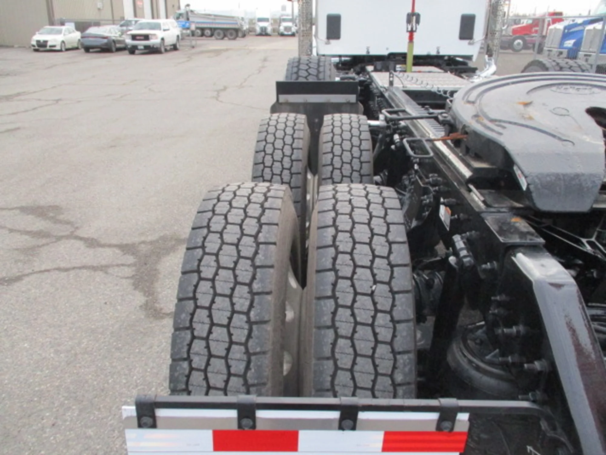 2027 Kenworth T880 - image 5